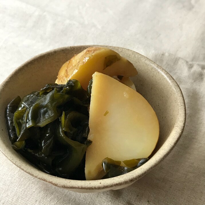 じゃがいもとわかめの煮物